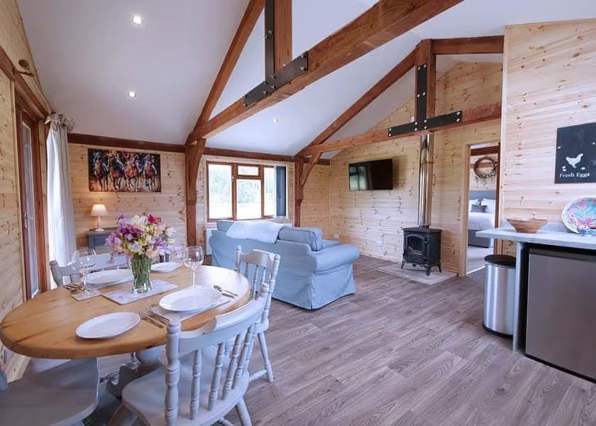 Stable Lodge – Peckmoor Farm Lodges